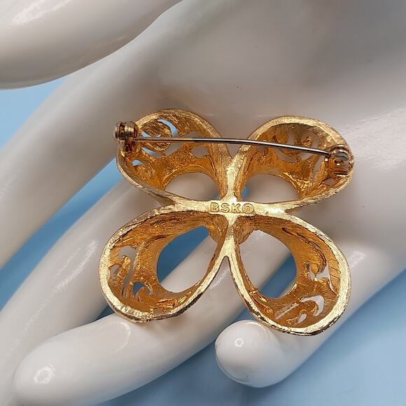 Vintage BSK Bow Brooch, Openwork Gold Tone Metal Pin - 1 1/2 Inches - Picture 4 of 8